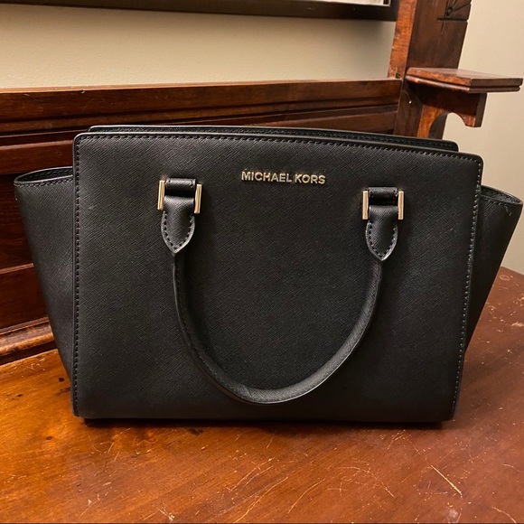 Michael Kors Handbags - Michael Kors handbag